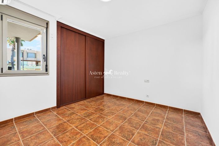 Image No.10-3 Bed House for sale