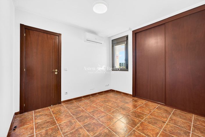 Image No.11-3 Bed House for sale