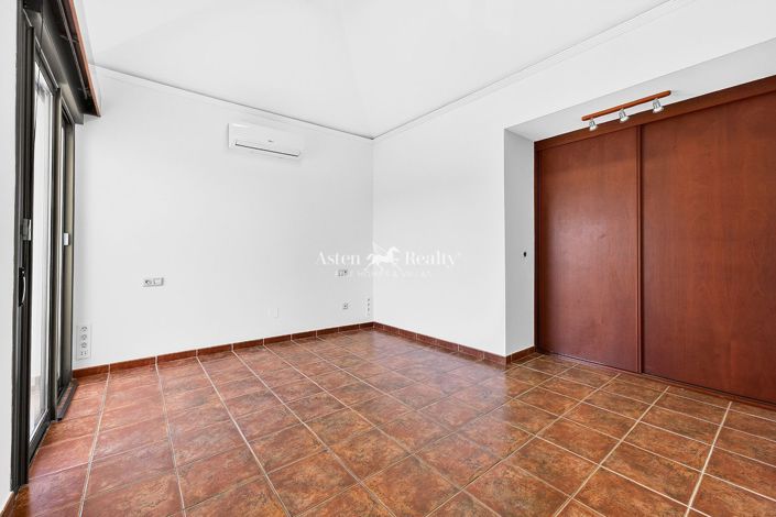 Image No.12-3 Bed House for sale