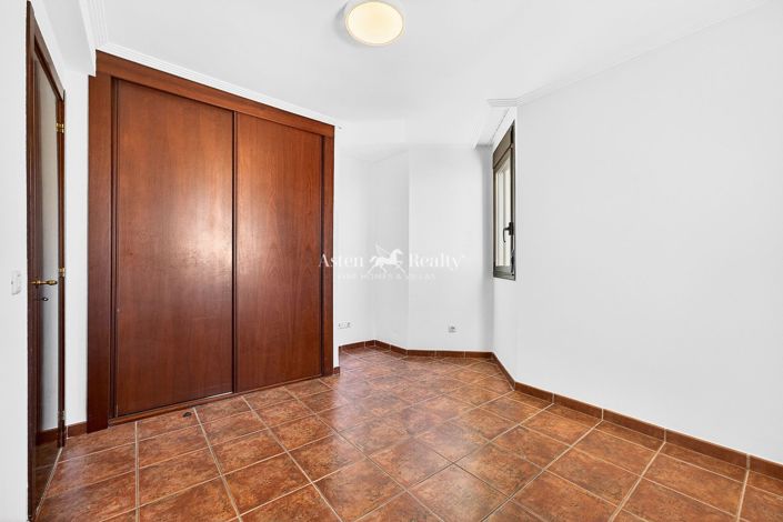 Image No.18-3 Bed House for sale