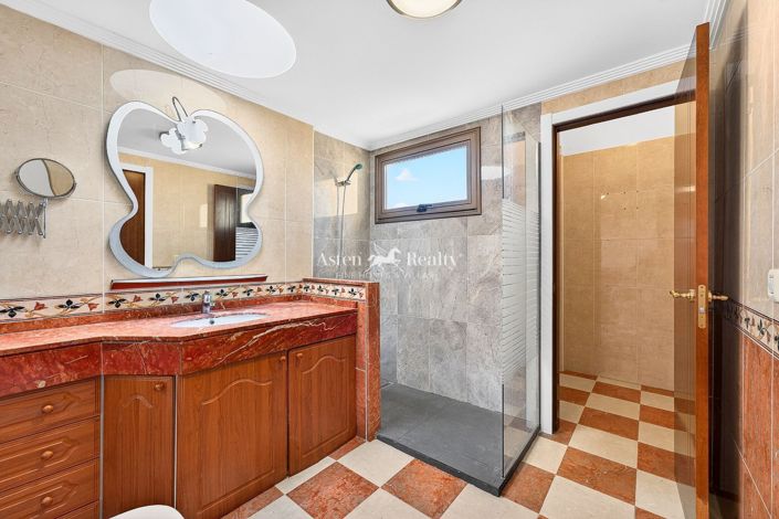 Image No.19-3 Bed House for sale