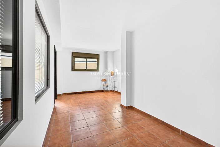 Image No.21-3 Bed House for sale