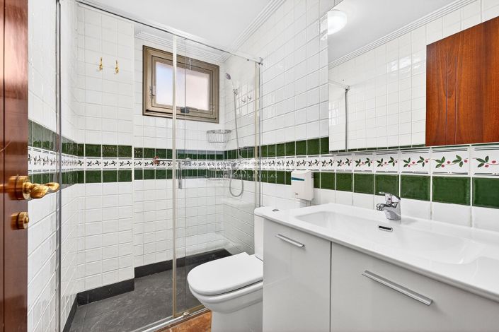 Image No.9-3 Bed House for sale