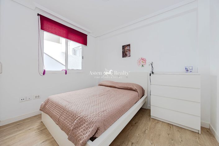 Image No.10-2 Bed Flat for sale