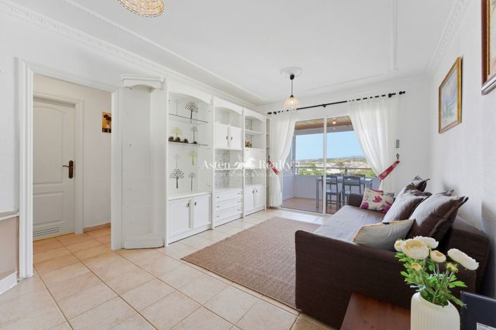 Image No.5-2 Bed Flat for sale