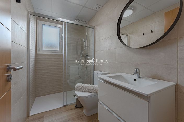 Image No.21-2 Bed Flat for sale