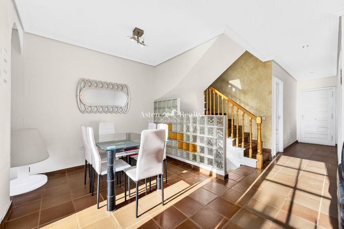 Image No.12-4 Bed House for sale