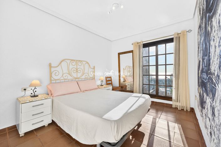 Image No.16-4 Bed House for sale