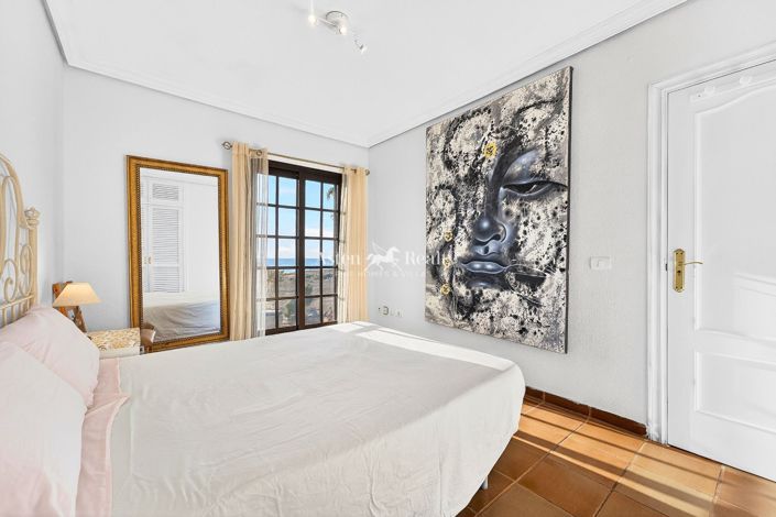 Image No.17-4 Bed House for sale