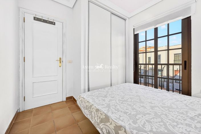 Image No.19-4 Bed House for sale