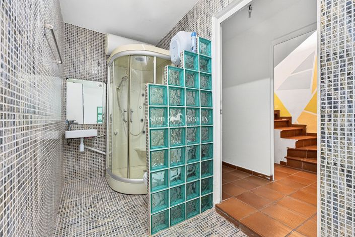 Image No.24-4 Bed House for sale