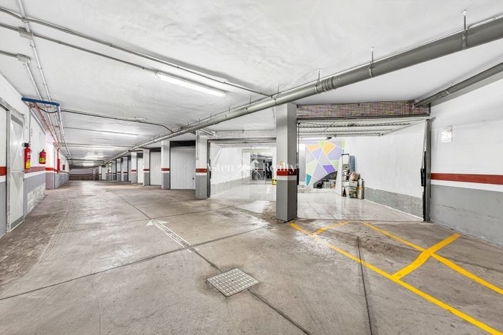 Image No.25-4 Bed House for sale