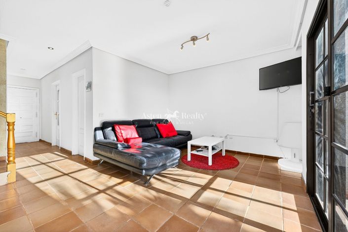 Image No.7-4 Bed House for sale