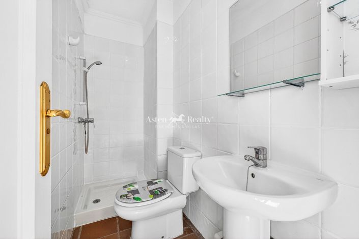 Image No.9-4 Bed House for sale