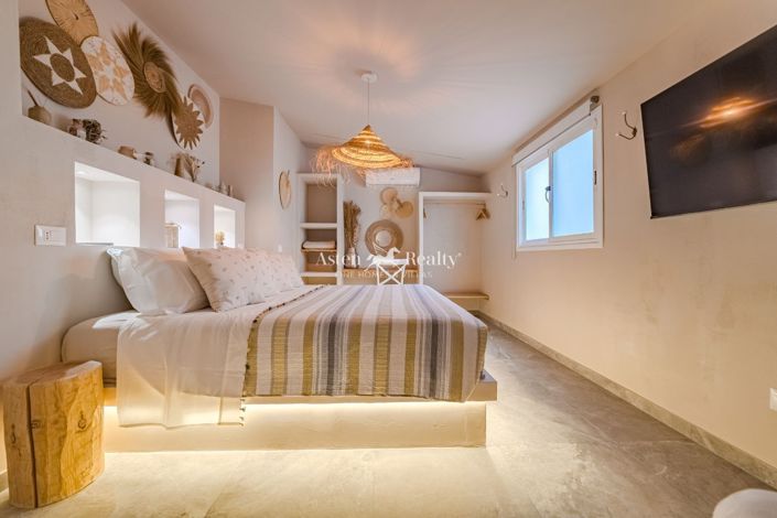 Image No.40-5 Bed Villa for sale