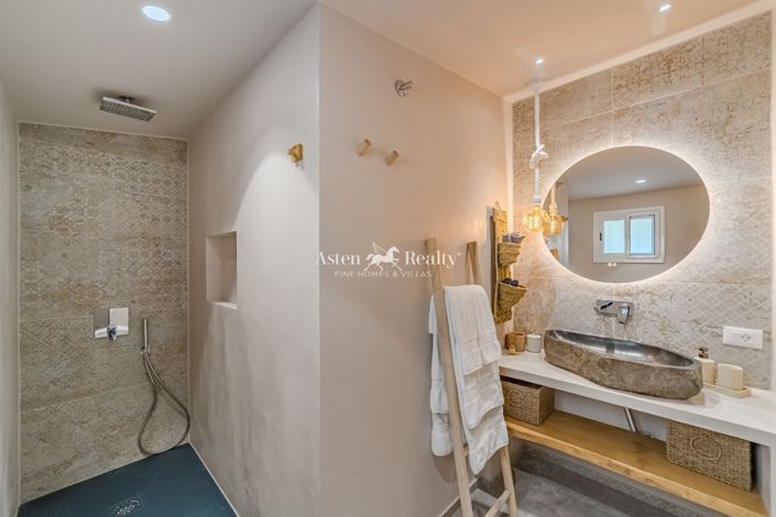 Image No.43-5 Bed Villa for sale