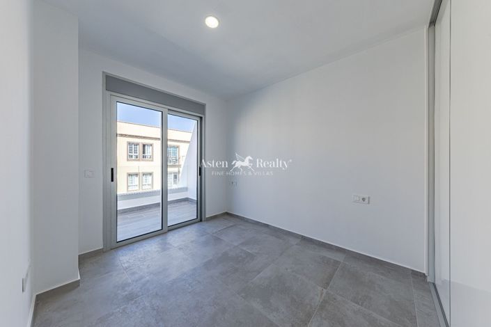 Image No.8-2 Bed Flat for sale