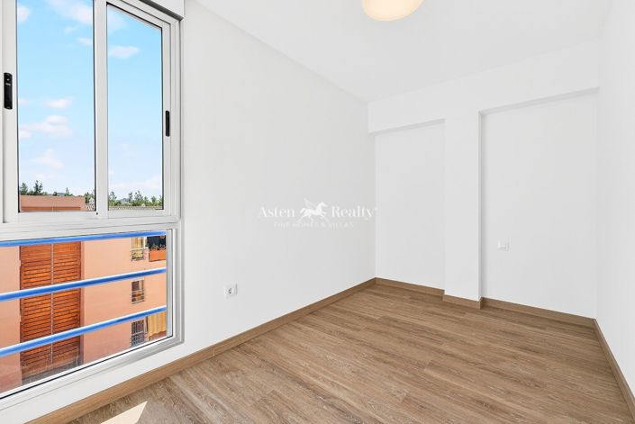 Image No.8-2 Bed Flat for sale