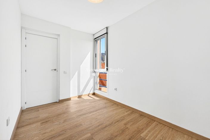 Image No.9-2 Bed Flat for sale