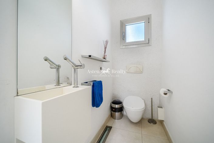 Image No.20-5 Bed Villa for sale