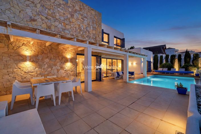 Image No.41-5 Bed Villa for sale