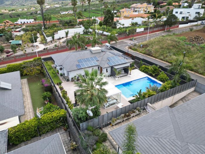 Image No.2-Villa de 4 chambres à vendre à Puerto De La Cruz