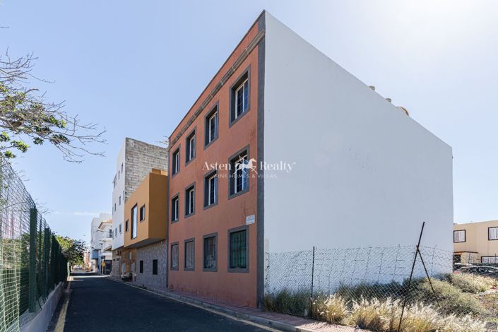 Image No.4-14 Bed Property for sale