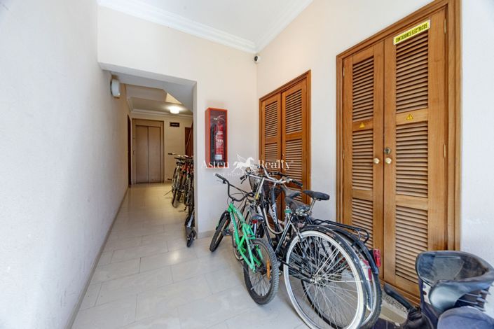 Image No.5-14 Bed Property for sale