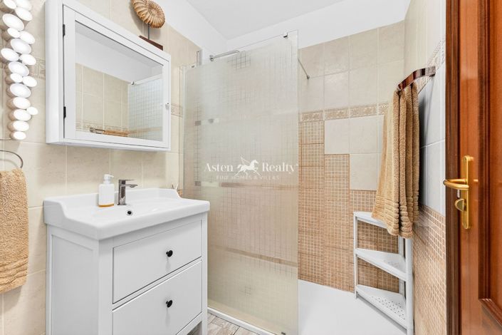 Image No.11-3 Bed House for sale