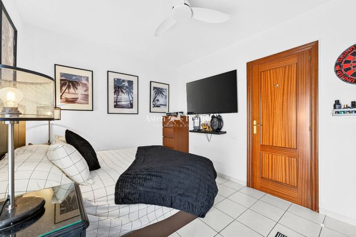 Image No.13-3 Bed House for sale