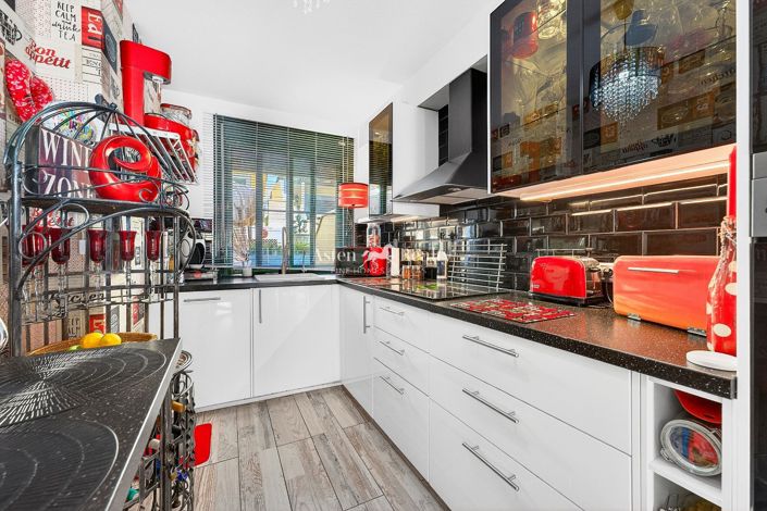 Image No.21-3 Bed House for sale