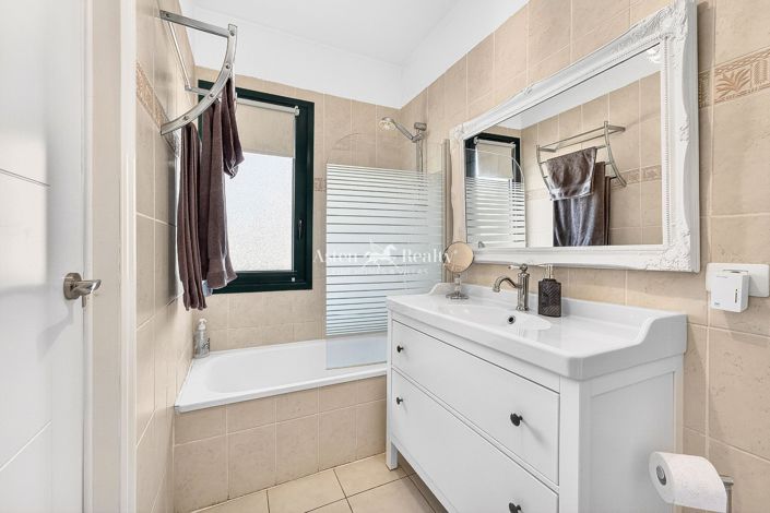 Image No.7-3 Bed House for sale