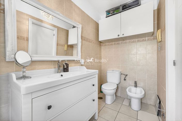 Image No.8-3 Bed House for sale