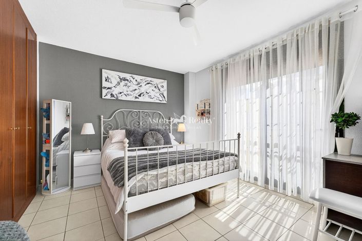 Image No.9-3 Bed House for sale