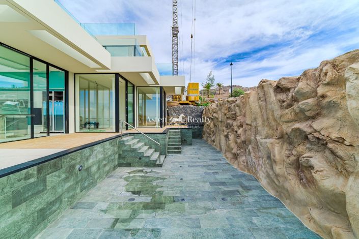 Image No.2-4 Bed Villa for sale