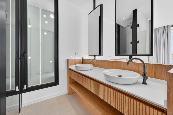 Image No.27-4 Bed Villa for sale