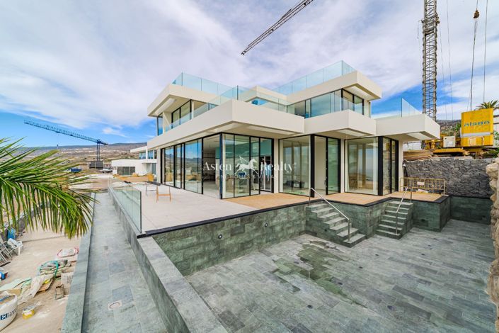 Image No.3-4 Bed Villa for sale