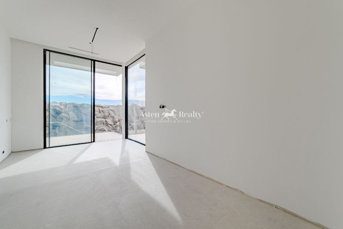 Image No.7-4 Bed Villa for sale