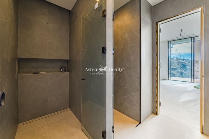 Image No.8-4 Bed Villa for sale