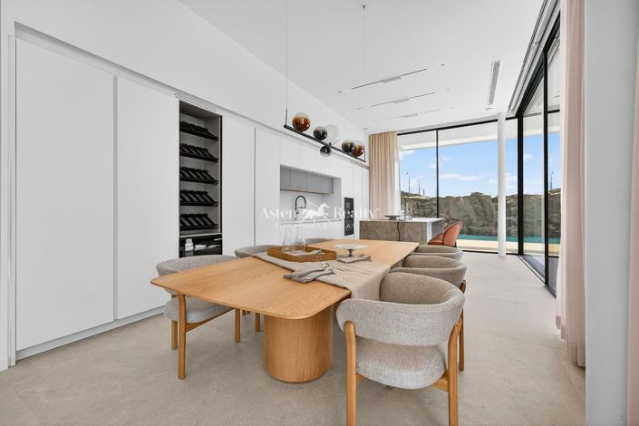 Image No.8-4 Bed Villa for sale