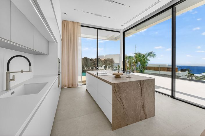 Image No.9-4 Bed Villa for sale