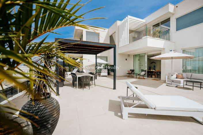 Image No.2-3 Bed Villa for sale