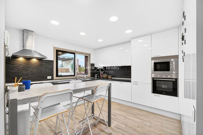 Image No.28-3 Bed Villa for sale