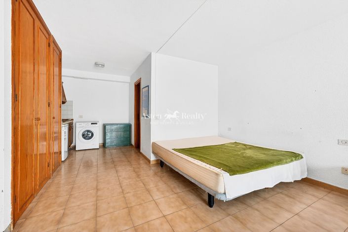 Image No.8-Studio for sale