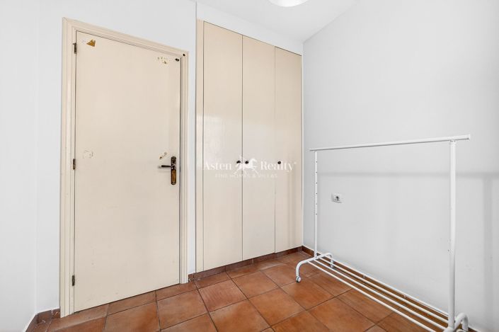 Image No.11-3 Bed Flat for sale