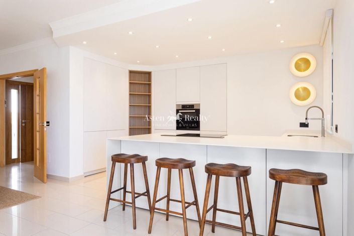 Image No.20-5 Bed Villa for sale