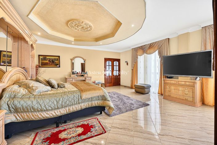 Image No.17-14 Bed Villa for sale