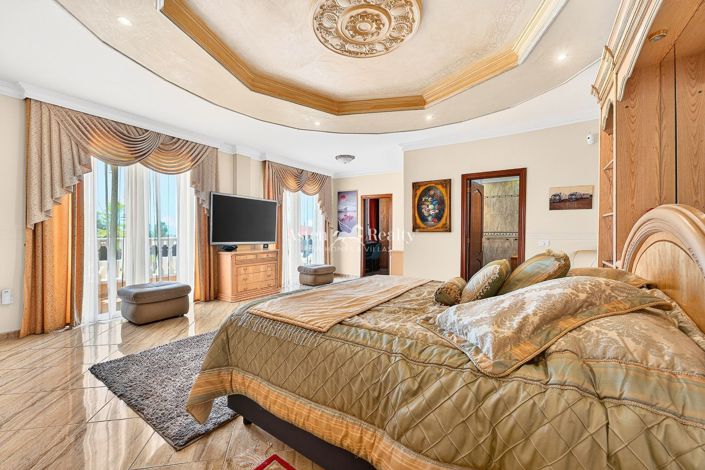 Image No.18-14 Bed Villa for sale