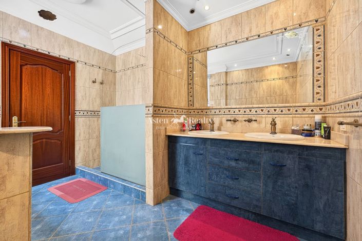 Image No.21-14 Bed Villa for sale