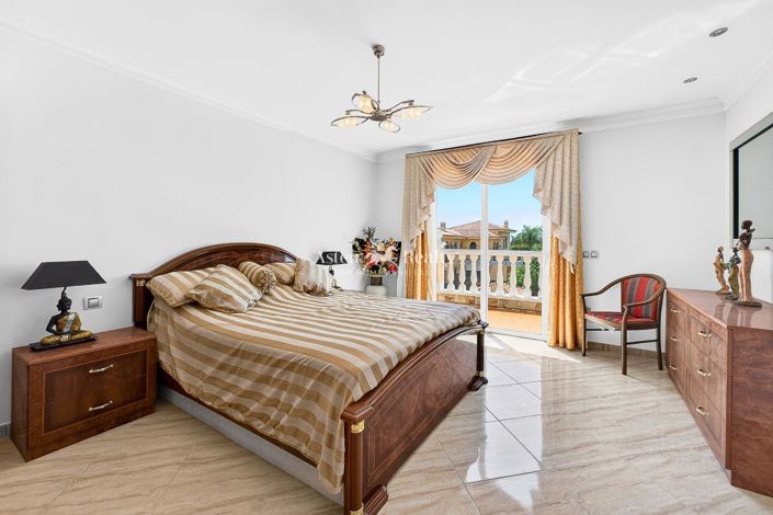 Image No.22-14 Bed Villa for sale